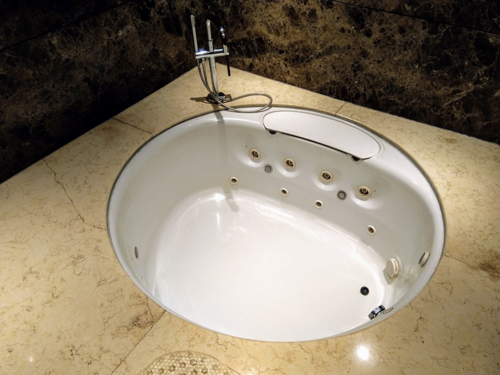 Vivanta Hyderabad, Begumpet 27/55