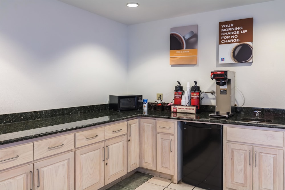 Motel6 Fort Worth, TX - Burleson 12/60