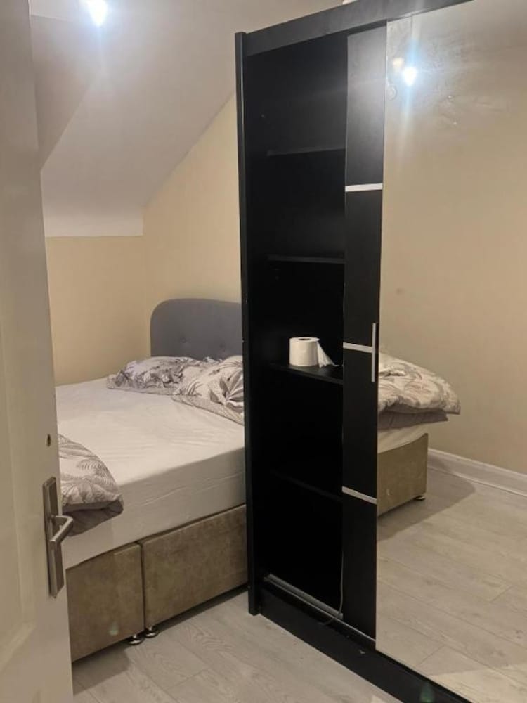 OYO Komegloba Mega room 3/22