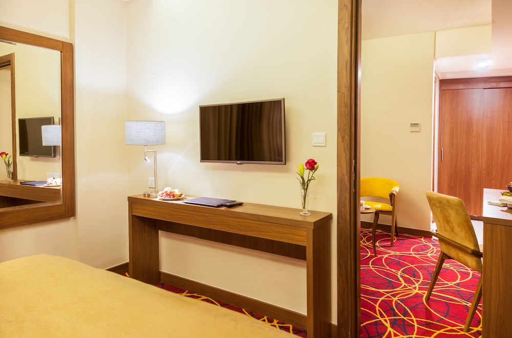 Gerasa Hotel 39/40