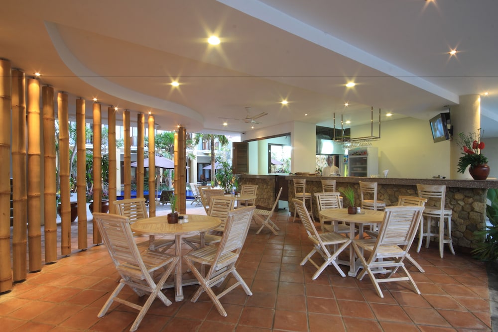SURIS BOUTIQUE HOTEL 38/50