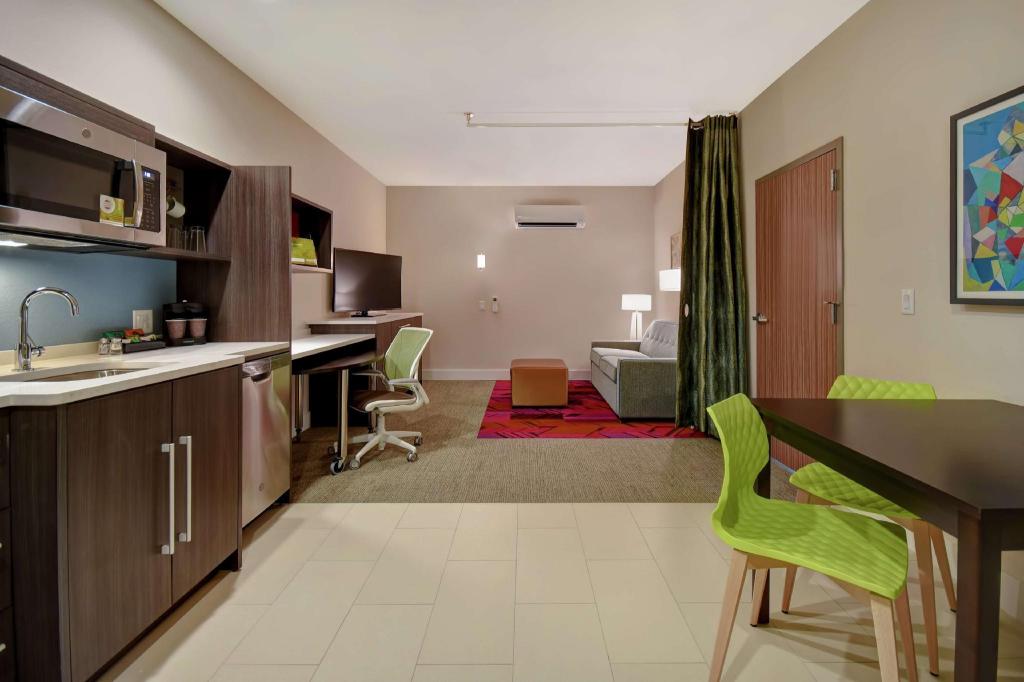 1 BEDROOM, SUITE, KING BED
