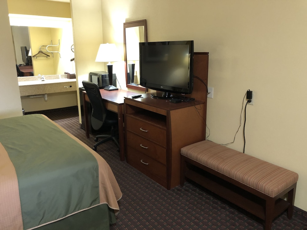 Americas Best Value Inn & Suites Yukon Oklahoma City 30/32