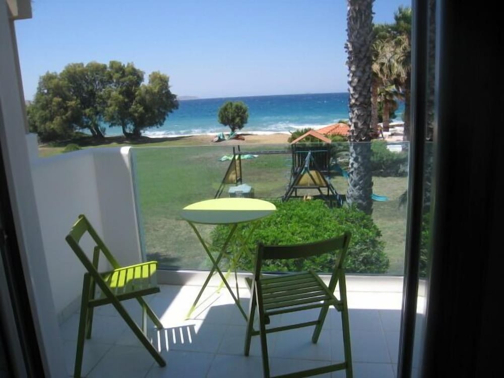 Irina Beach Hotel 56/68