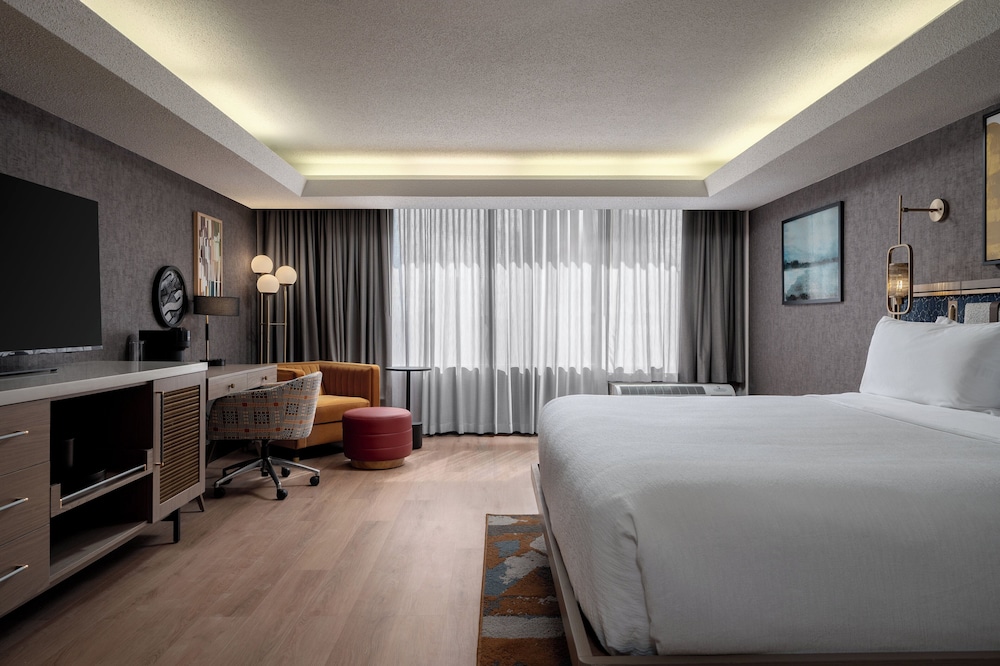 1 Bedroom, Suite, King Bed, Sofa