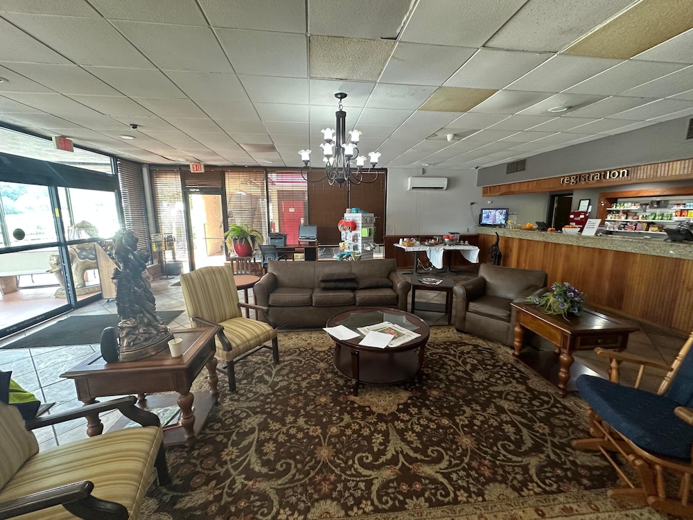 Hotel Red Rose by Townhouse Covington I-64 37/56
