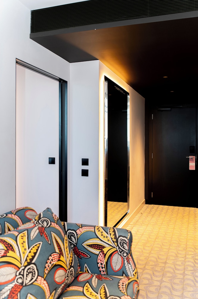 Large Mama, King Bed، Mama Shelter Lisboa 3/5