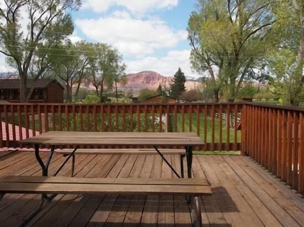Austin\'s Chuckwagon Motel 23/41