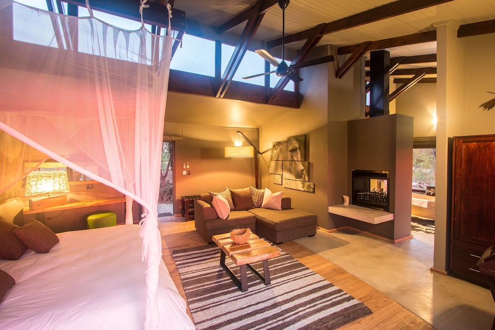 Rhino Ridge Safari Lodge 23/50