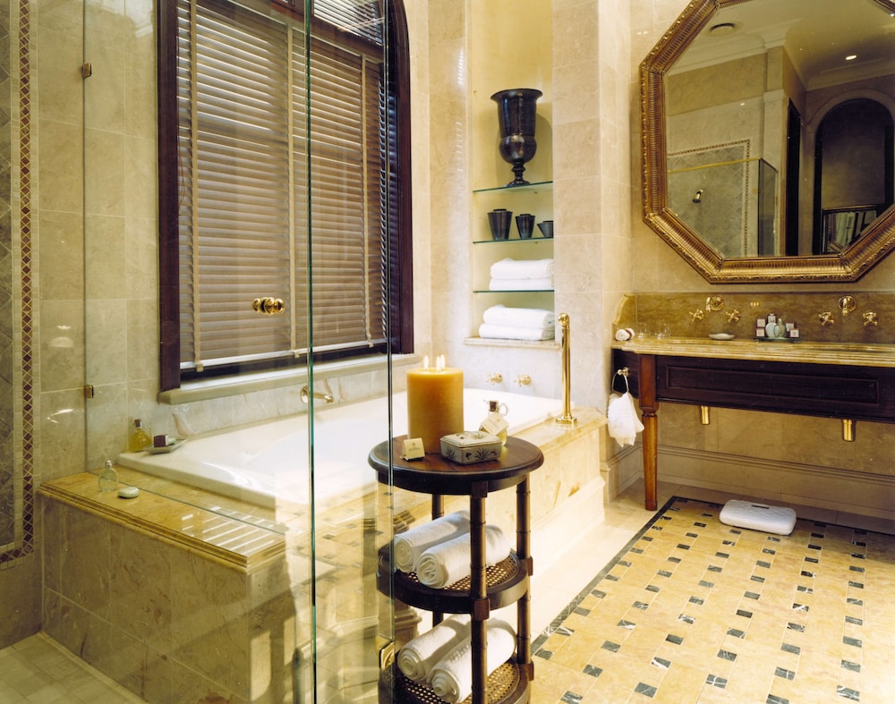 Palazzo Hotel At Montecasino 10/69