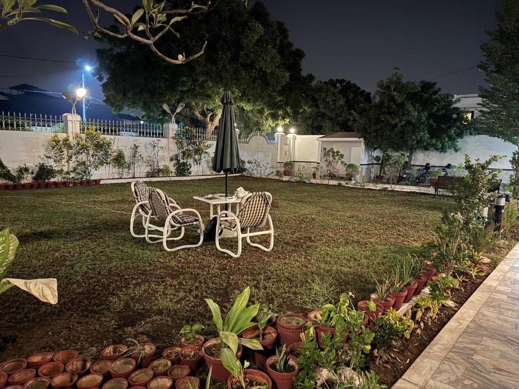 White House Karachi 42/48