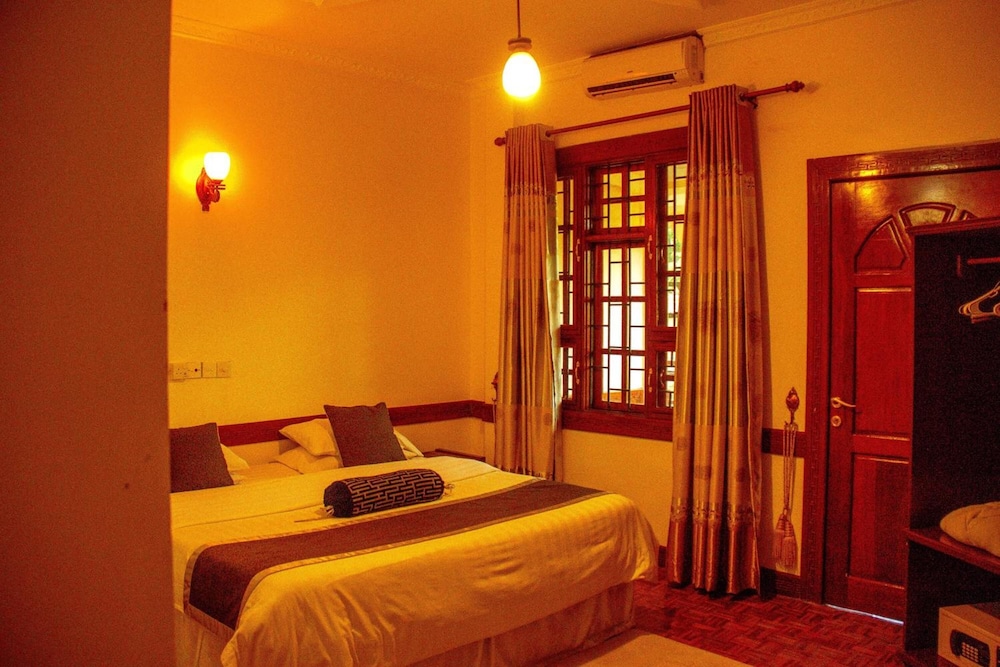 The Charity Hotel 4/50