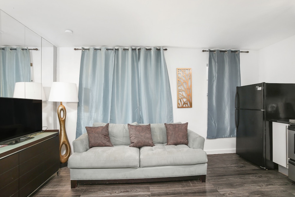 Apartment on the Beach 12/33