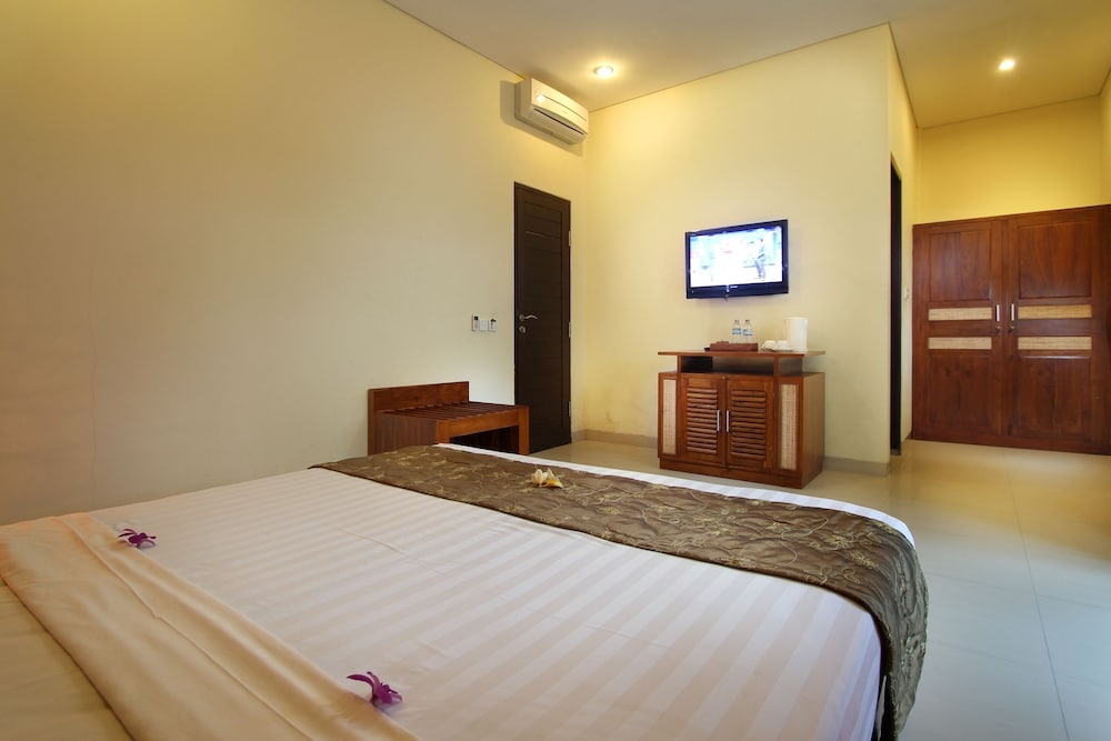 Putri Ayu Cottages 18/63