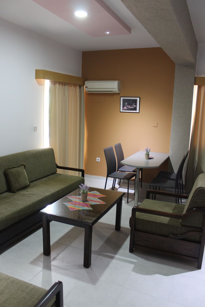 Petsas Apartments 12/38