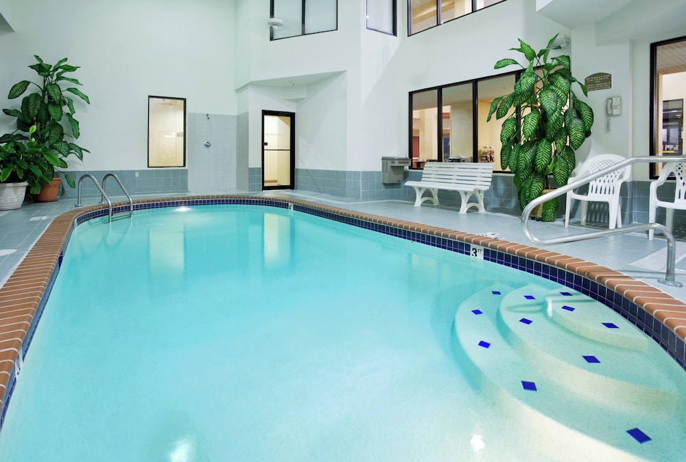 Holiday Inn Express Suites St Louis West Fenton 45/65