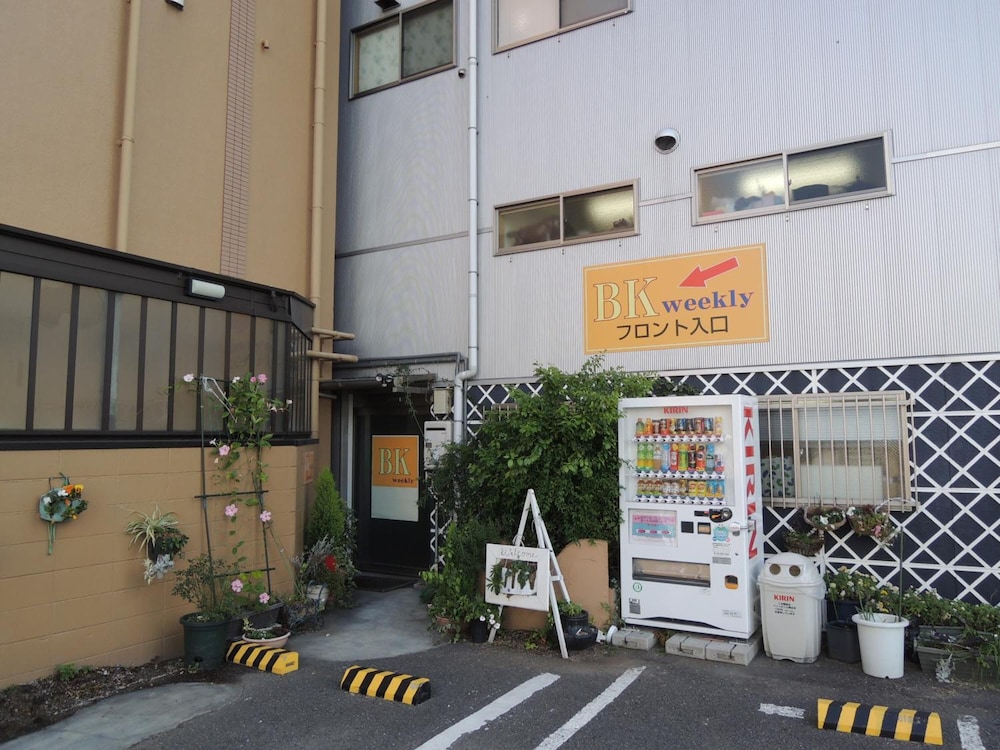 Bk Hotel & Weekly 29/34