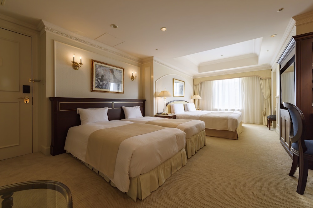 DELUXE, TWIN BEDS, TWO EXTRA BEDS, CLUB LOUNGE ACCESS, CORNER