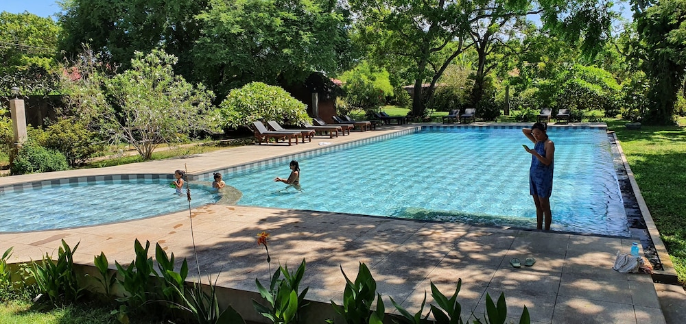 Blue Turtle Hotel 49/51