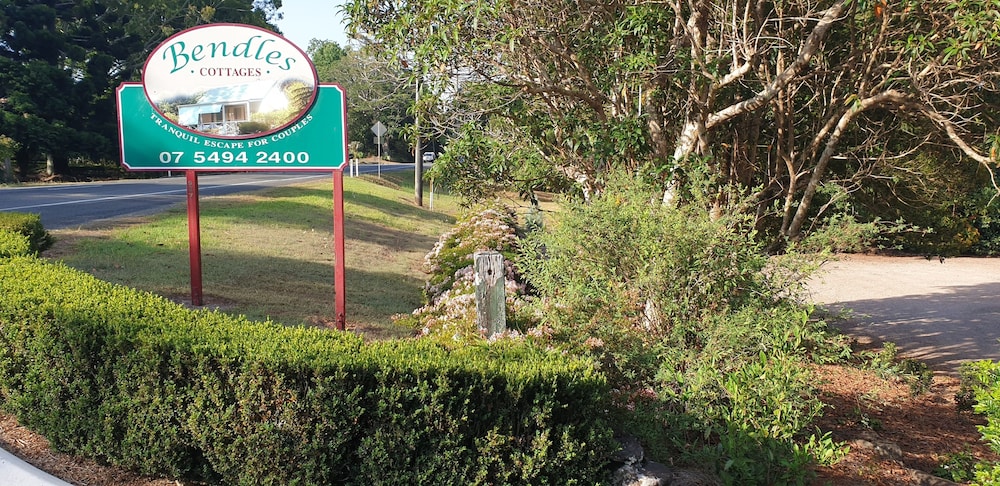 BENDLES COTTAGES AND COUNTRY VILLAS 25/49