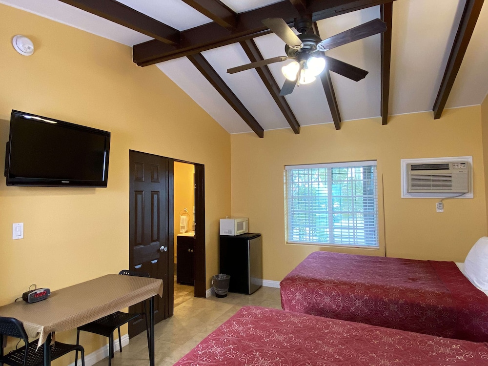 El Patio Inn Studio City 42/59