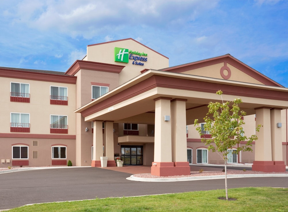 Holiday Inn Express Hotel And Suites Antigo 1/61