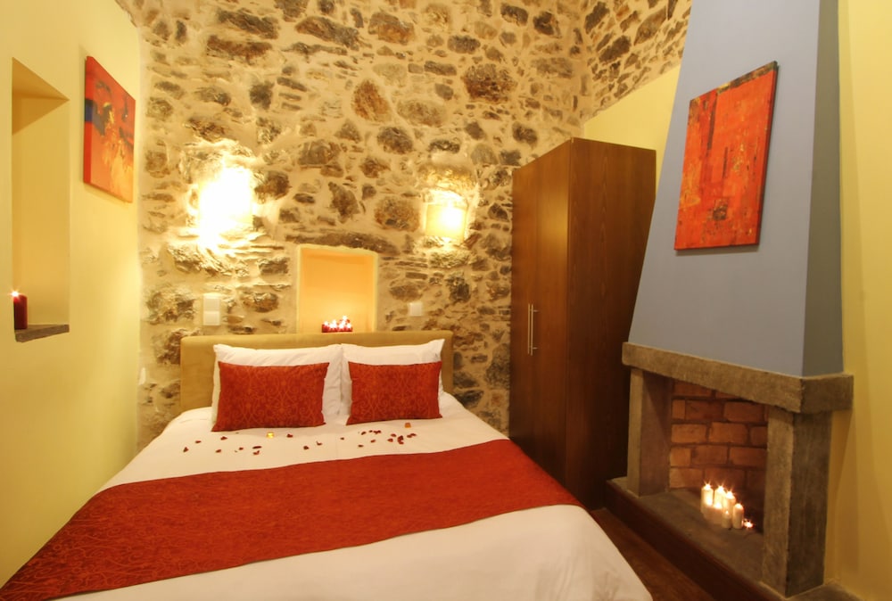 MEDIEVAL CASTLE SUITES TRADITIONAL 8/50