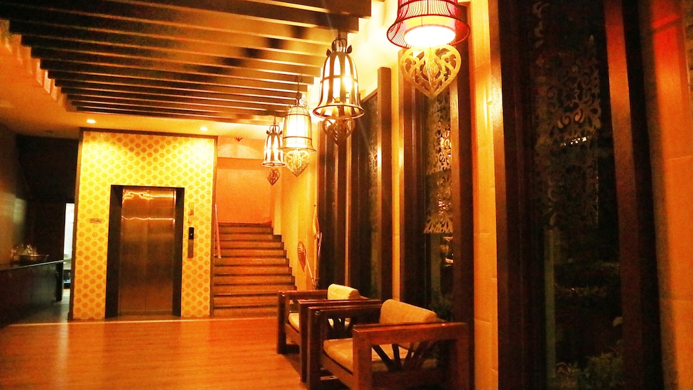Aiyaree Place Hotel 39/75
