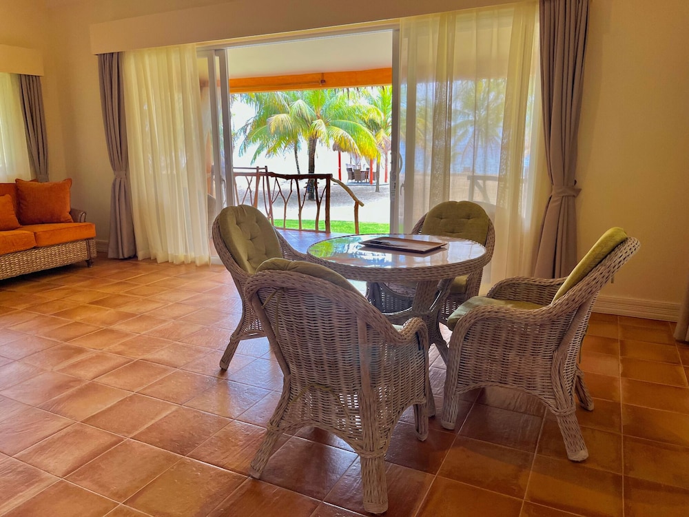 Coco Grove Beach Resort 24/50