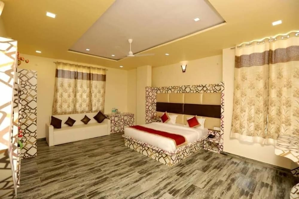 Rock Star Hotel 17/30