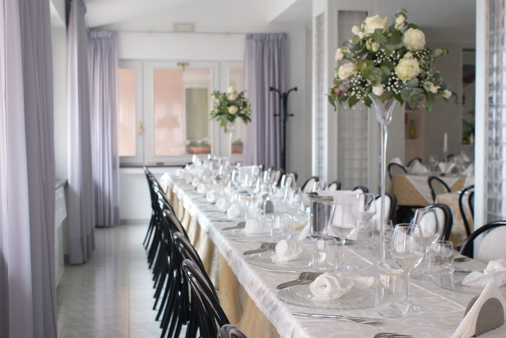 Hotel Ristorante Borgo La Tana 28/50