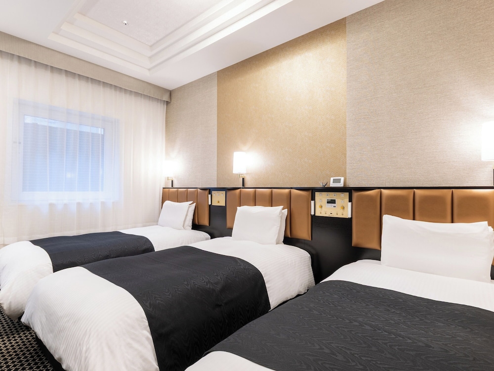 ROOM, TRIPLE