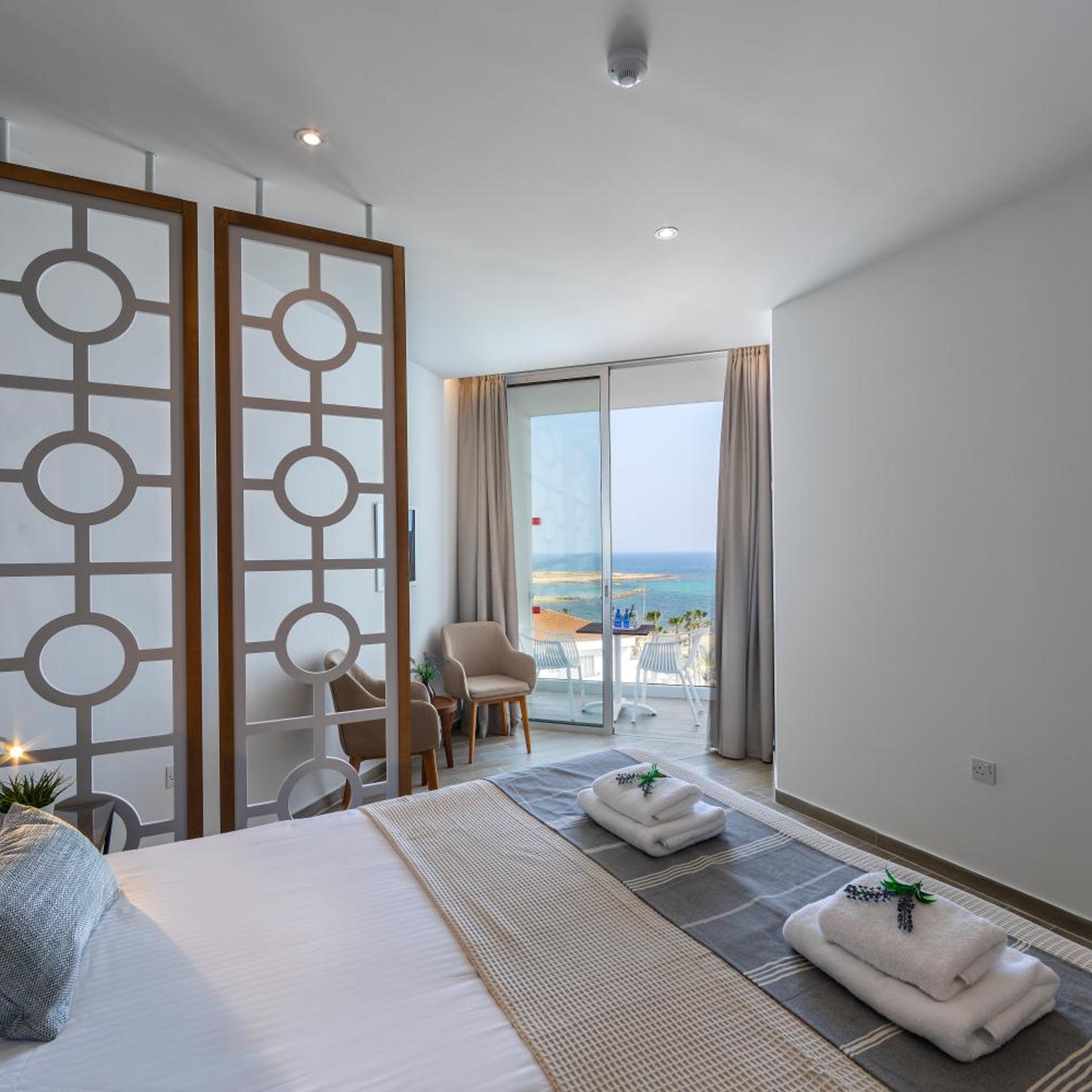 Deluxe, Single Bed, Lateral Side Sea View, Executive Lounge Access، Leonardo Plaza Cypria Maris Beach Hotel And Spa - Adults Only 6/8