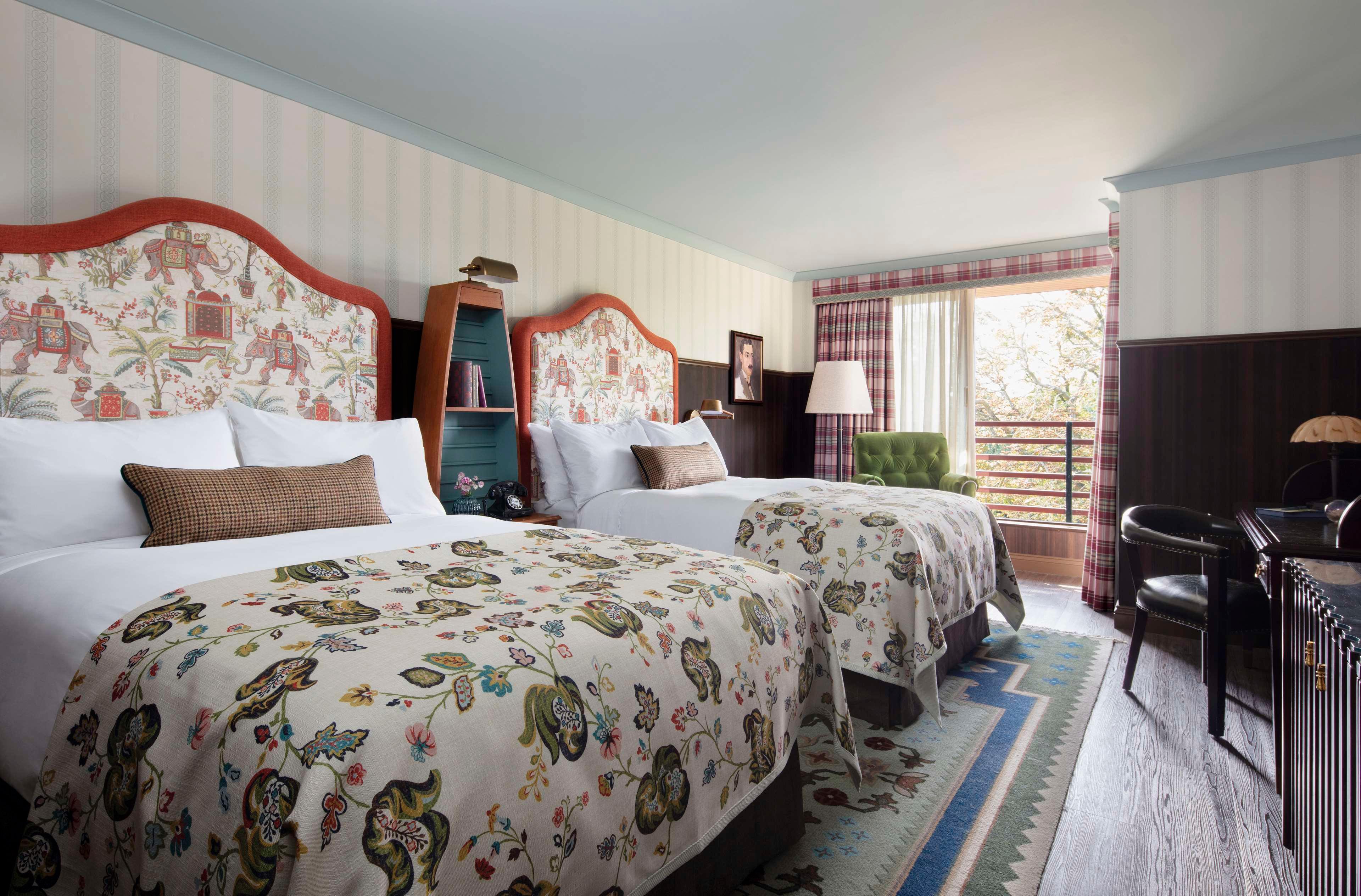 GRADUATE, DELUXE, 2 DOUBLE BEDS