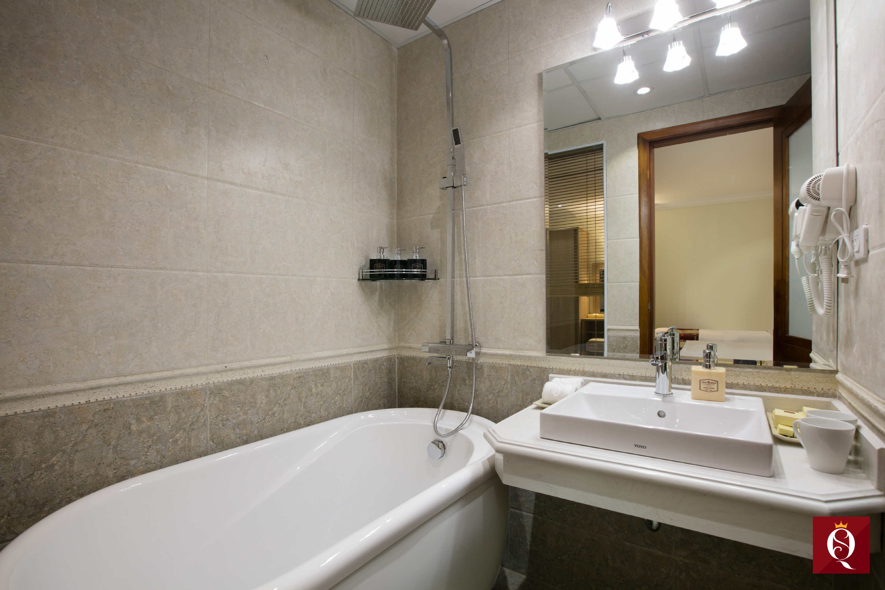 Silk Queen Grand Hotel 50/50