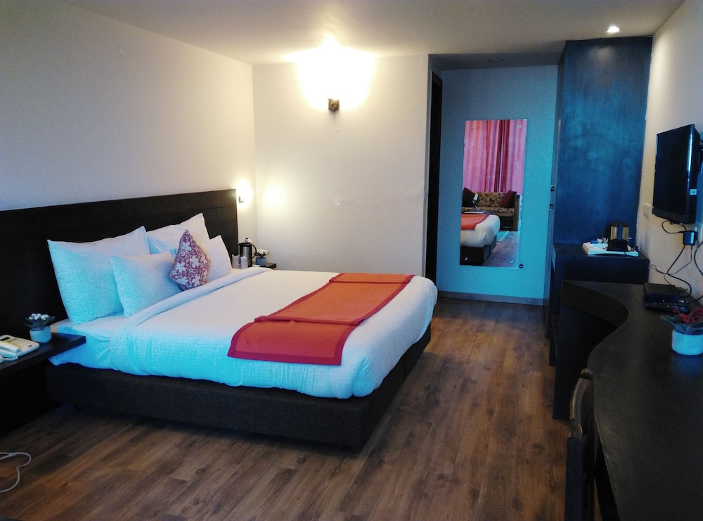 WoodSmoke resort &amp; Spa 6/50