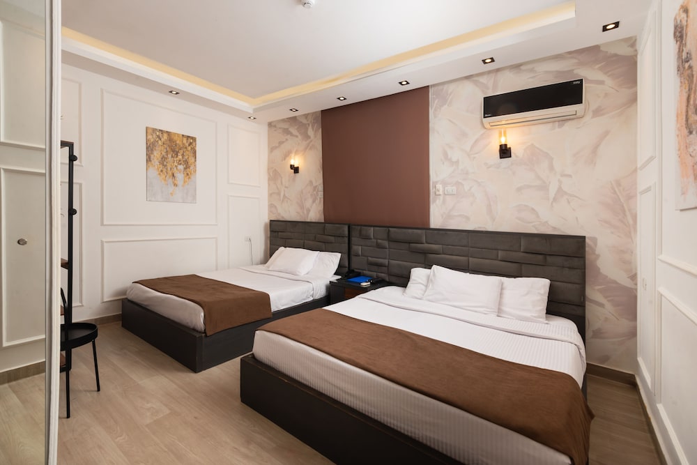 Capital Hotel 16/50