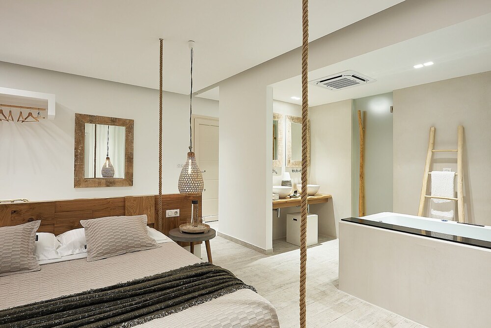 Nirome Luxury Suites 49/50