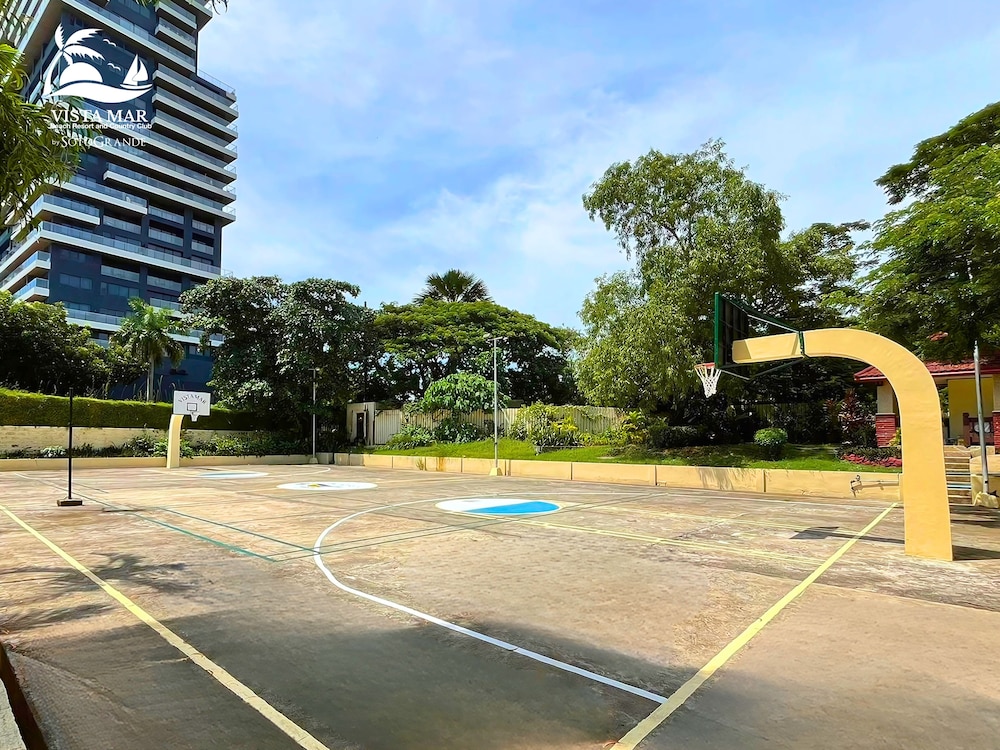 VISTA MAR BEACH RESORT AND COUNTRY CLUB 21/50