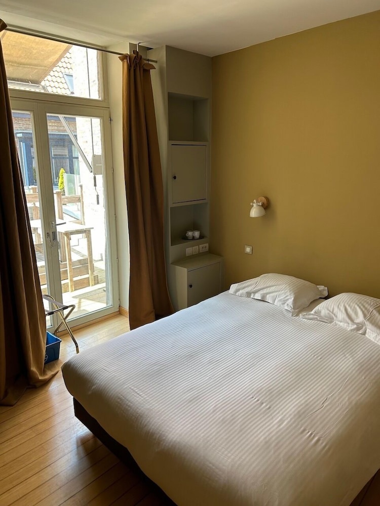 COMFORT, DOUBLE BED, CITY VIEW, PATIO