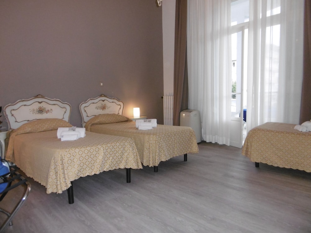 VILLA MARIA HOTEL 35/70