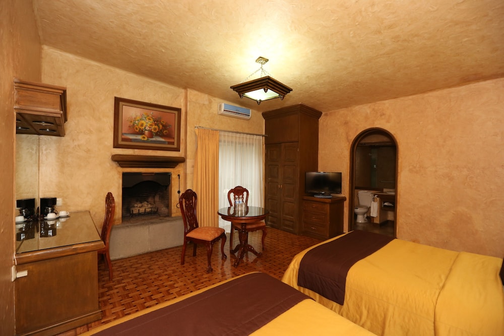 Casa de La Loma Hotel 34/67