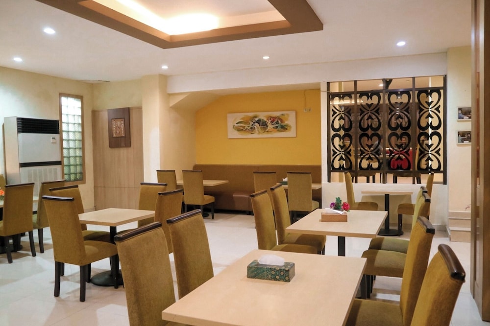 HOTEL MARIAT SORONG 47/54