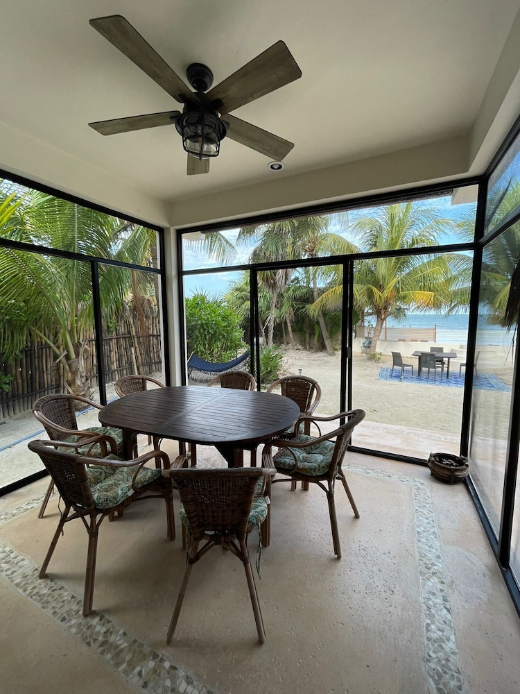 La Puerta Azul Beachfront Adults Only 27/50