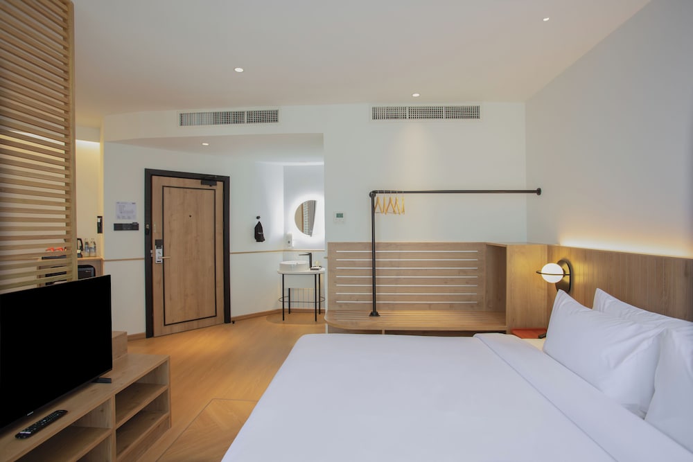 The Roomy King Deluxe King Room