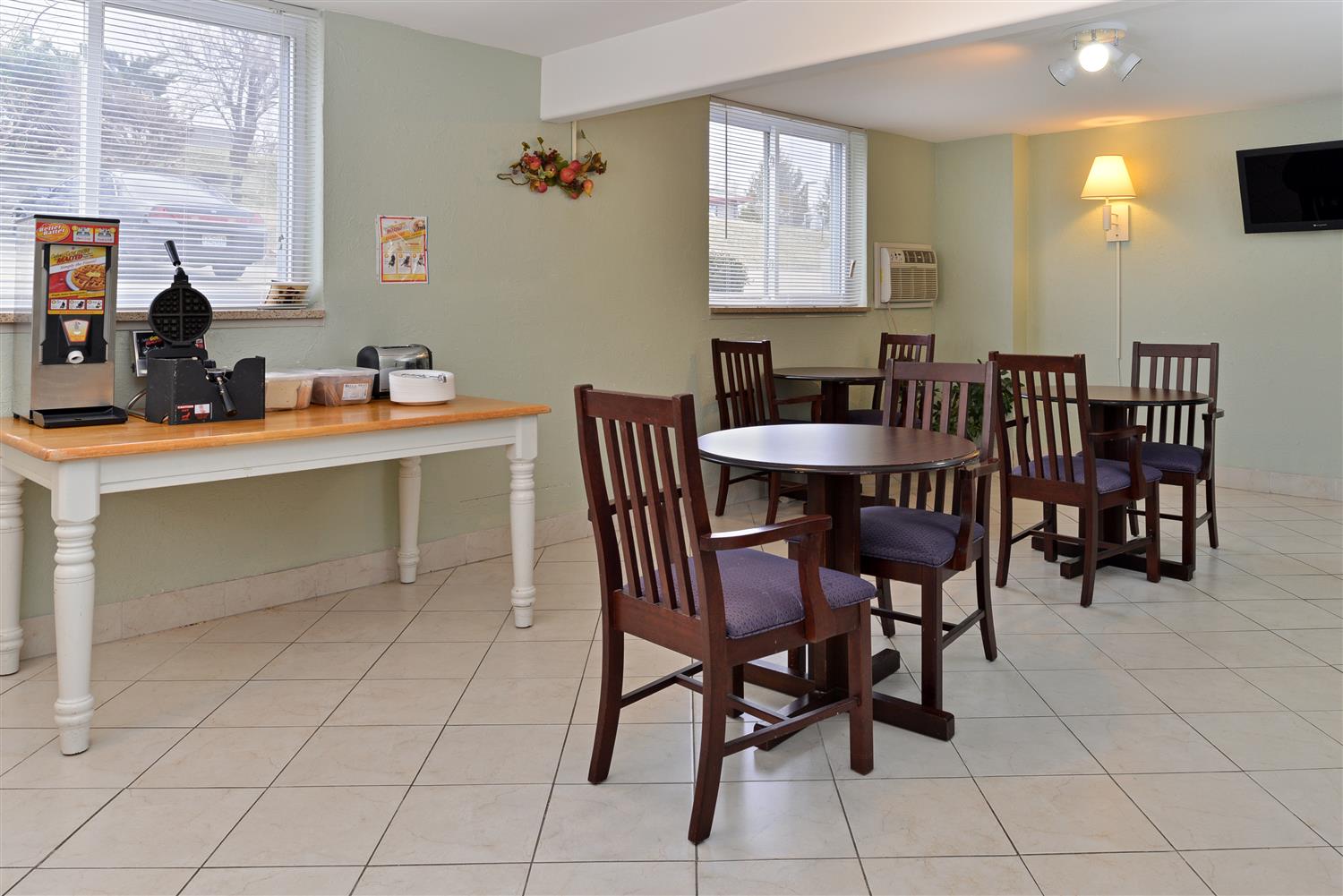 Americas Best Value Inn Jefferson City 28/33