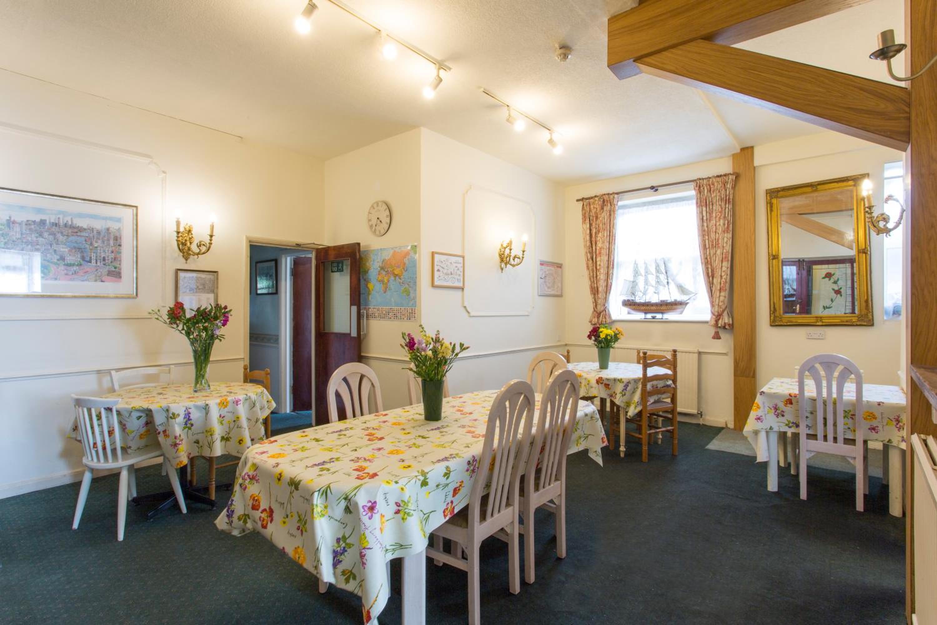 Oakwood Bed and Breakfast Heathrow 7/25