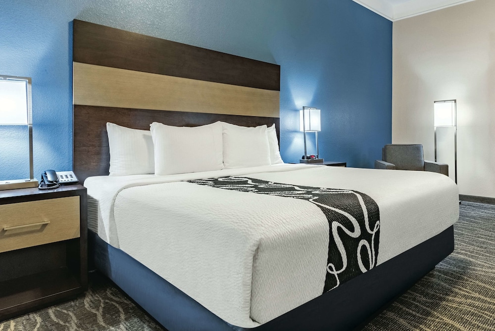 La Quinta Inn and Suites Phoenix I-10 West 14/50