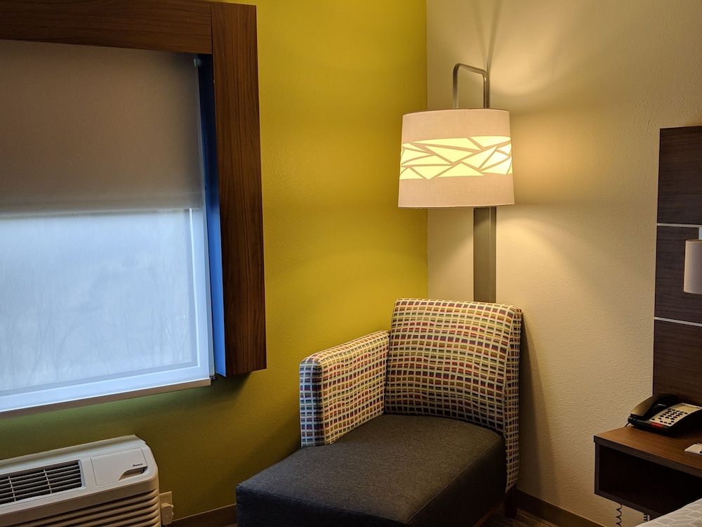 Holiday Inn Express & Suites Claypool Hill (Richlands Area) 23/63
