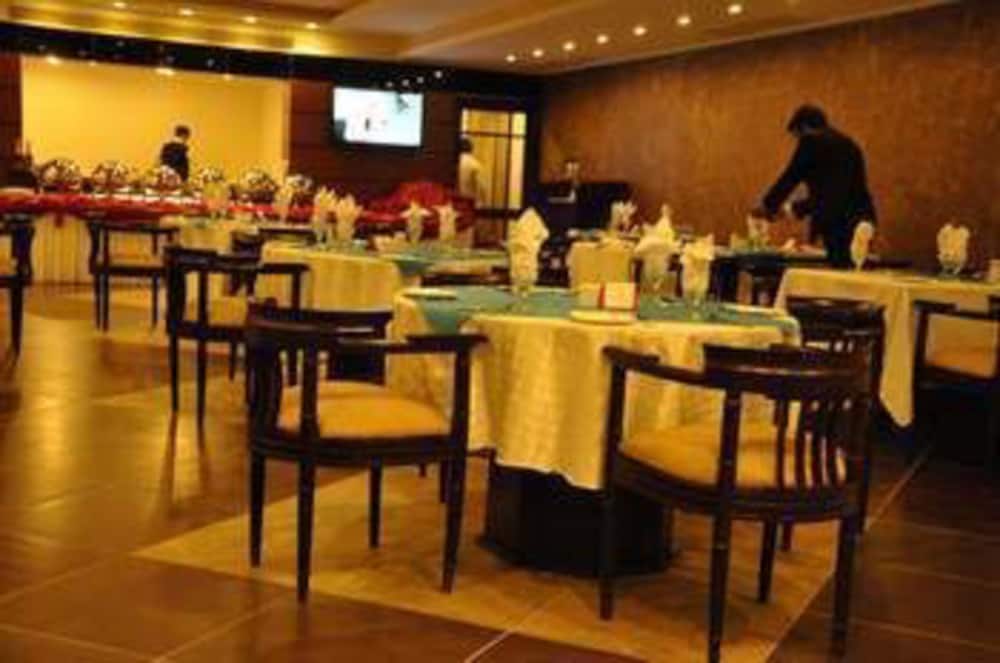 Grand Regency Hotel 40/50